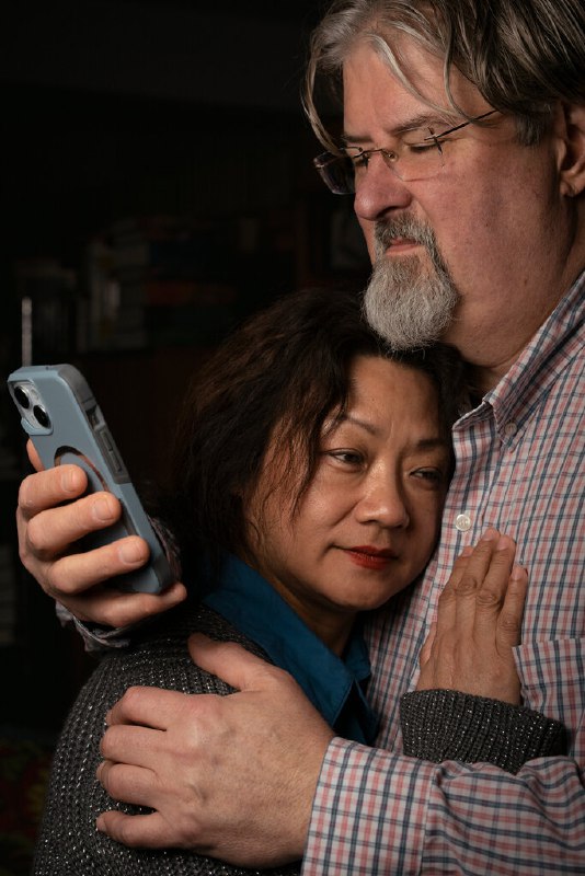 他们语言不通却爱意不减：翻译软件里的现代婚姻故事