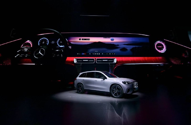 奔驰全新纯电 GLC 转型 AI，新版型同步开启预售，29.99 万元起