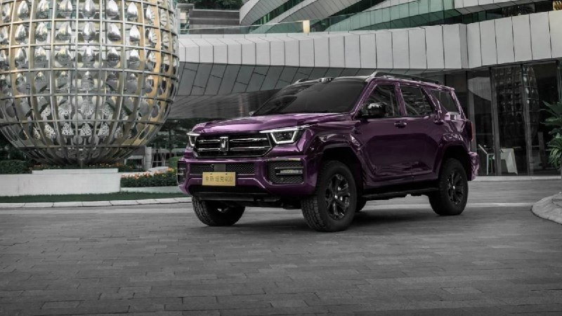 豹 5 最强对手来了！新款坦克 400 24.98万起售，汽油、柴油、插混全都有