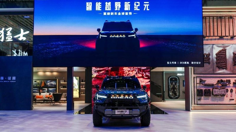 猛士 M817 Ultimate 亮相：硬派越野既要强健肌肉，还要聪明大脑丨北京车展