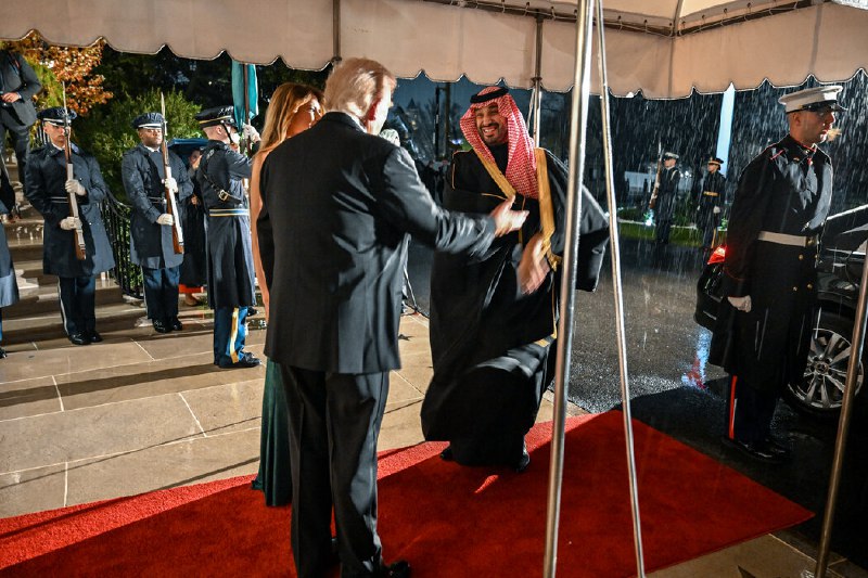 特朗普盛情款待沙特王储，就卡舒吉遇害事件为其辩护