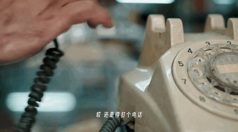 播放破亿的 AI 短片，名场面是一个「穿帮镜头」| 对话《纸手机》主创