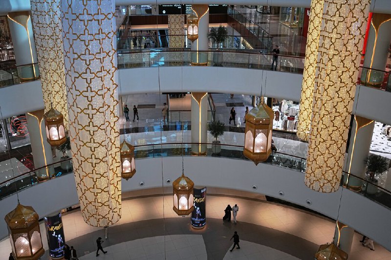 伊朗战争波及迪拜，奢侈品牌面临危机