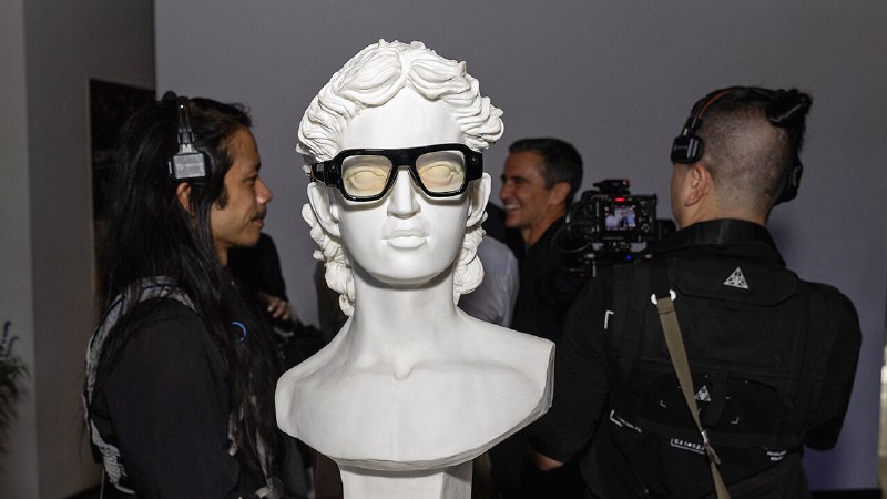 How tech firms hope to beat the backlash against “pervert glasses”