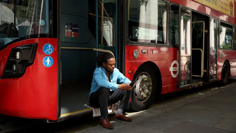 London bus drivers protest against sweltering working conditions