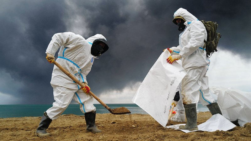 A Ukrainian strike on a Russian oil hub causes catastrophe