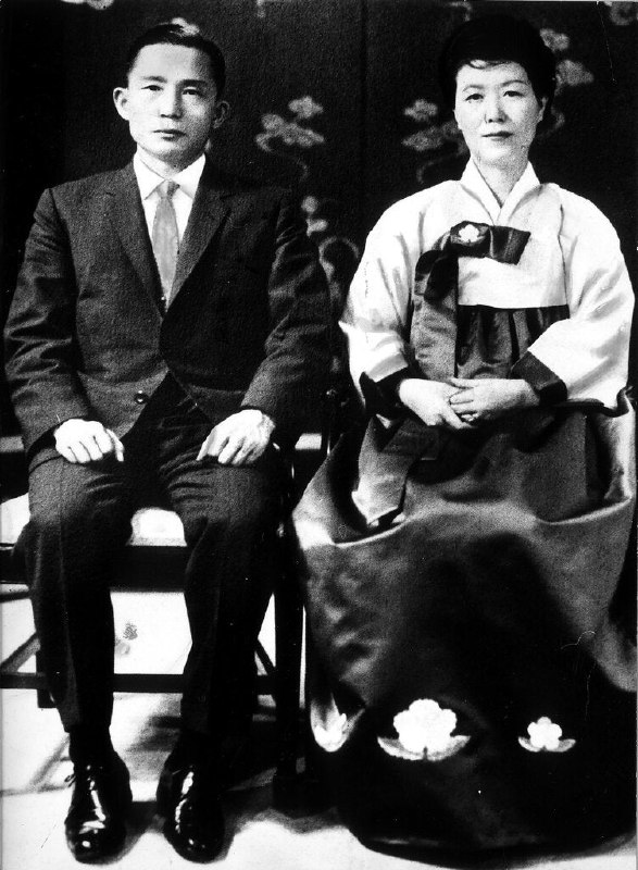 阴谋、疑团和争议：朴正熙暗杀事件电影加剧韩国文化战争