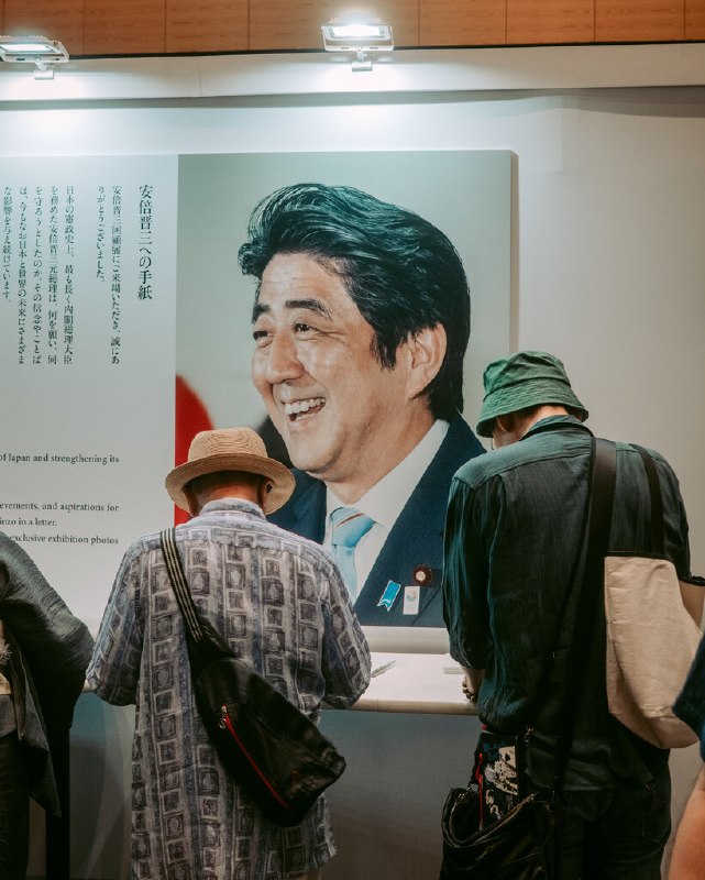 安倍的“幽灵”：高市早苗捍卫“恩师”，推进民族主义议程