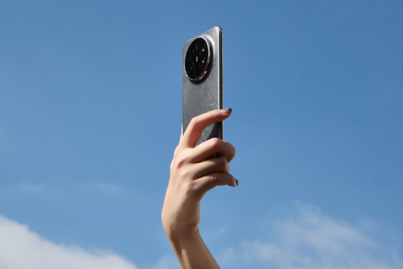 华为Mate 70 Air 轻薄旗舰：Air 的手感，Mate 的体验