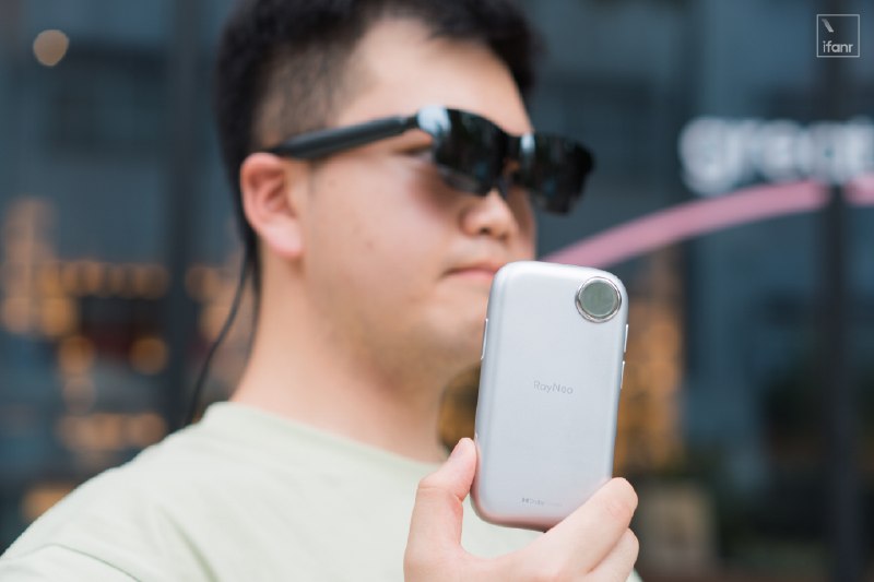 雷鸟 GT Max 体验：267 英寸的私人影院，搬家带走只需一秒
