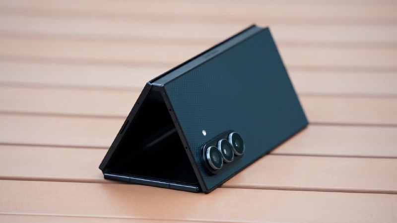 花 19999 元买三星三折叠：是当凯子，还是过日子？