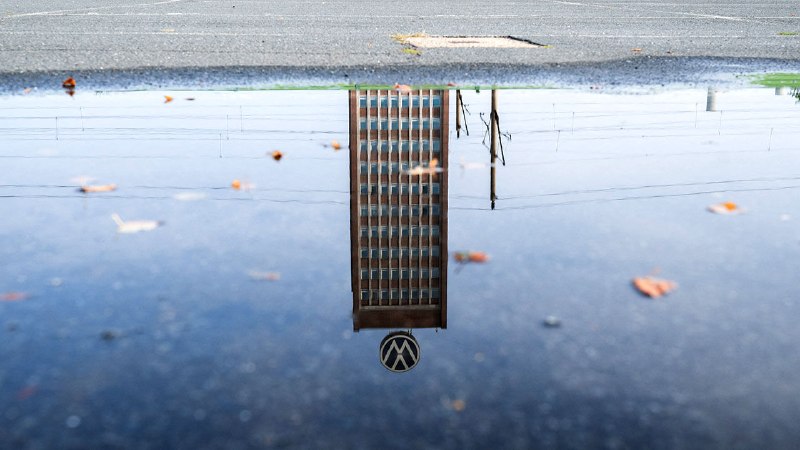 VW’s surprise job-slashing deal is a big win for its bosses