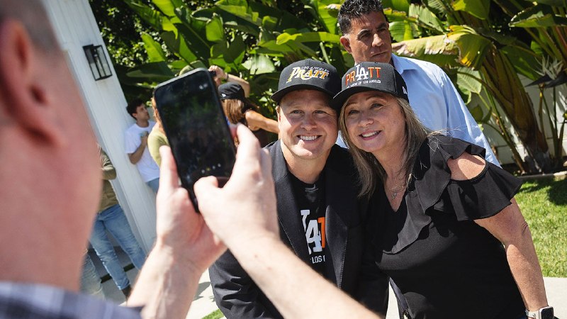 Are Angelenos angry enough to elect an insurgent as mayor?
