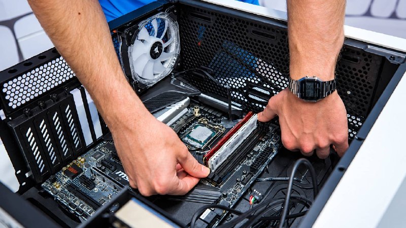 DDR4 内存重出江湖，PC 终于癫成我不认识的样子