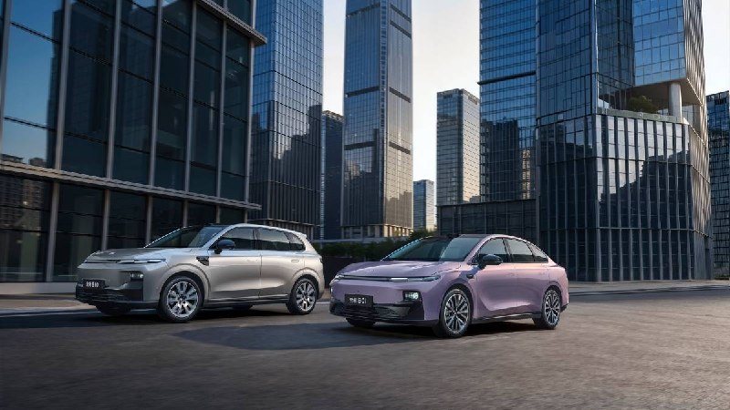 9.58 万和 9.98 万起，零跑发布 B01 轿车和 B10 SUV，把 800V 平台和双零重力座椅价格打下来了