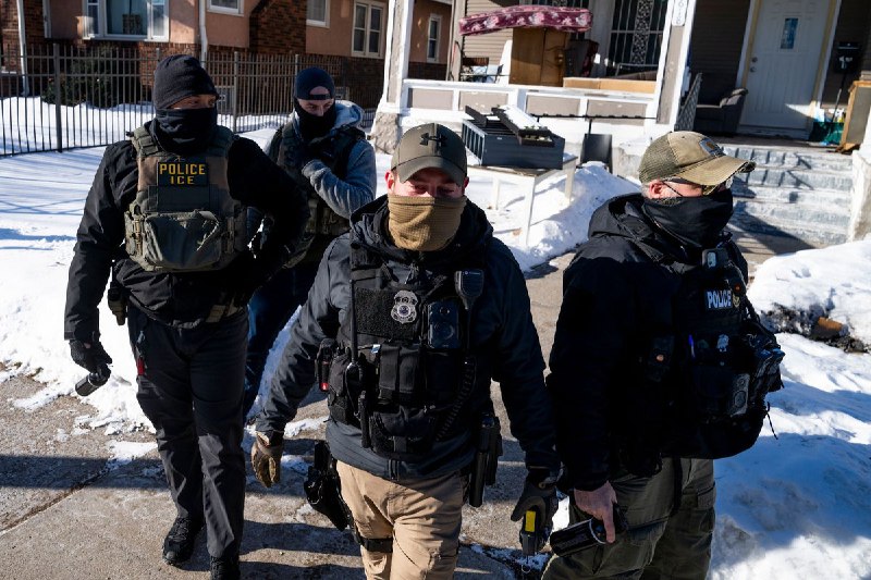 Thousands of ICE agents complain about their jobs in online forum, report says