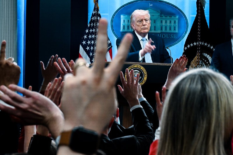 在发出毁灭性威胁后，特朗普在最后关头找到退路