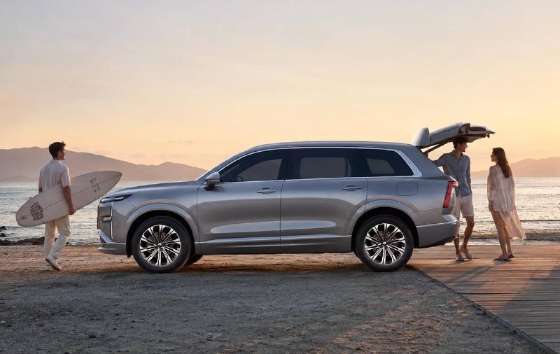 奔驰设计师跳槽五菱，带来了十万级唯一大六座 SUV