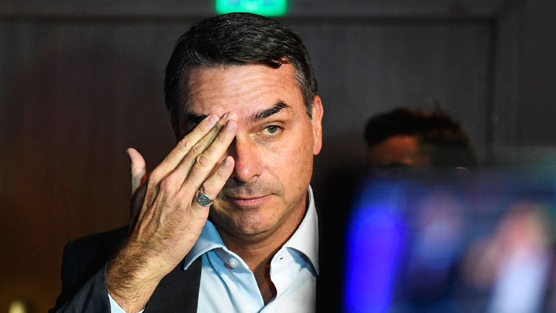 A bombshell leak threatens Flávio Bolsonaro’s election bid