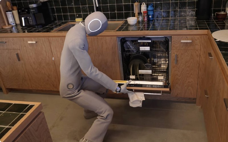 全球首个家务机器人开卖！月租3600，拿瓶水要1分钟，还得真人遥控