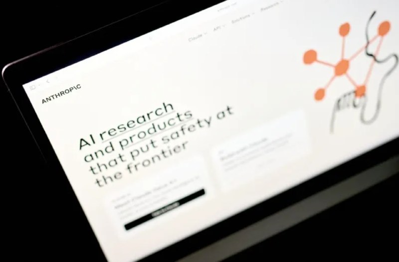 惹众怒！Anthropic 疯狂删库，他连夜爆改 Claude Code 源码拿下史上最快 10 万星