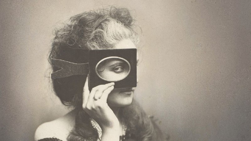 A Nineteenth-Century Countess’s Sultry Selfies