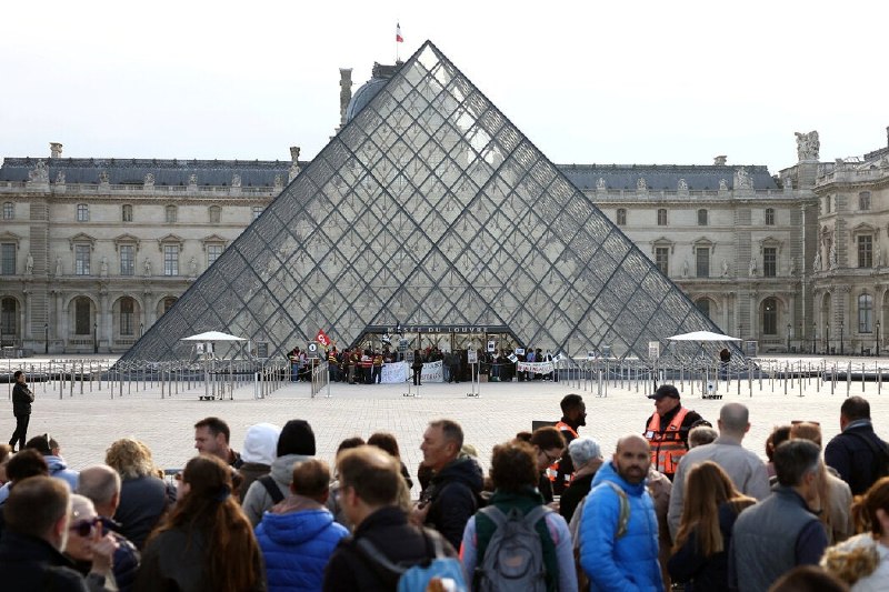 法国多地爆发骚乱，现在去巴黎旅游安全吗？