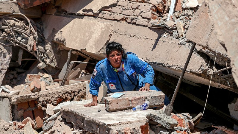 A big earthquake reveals two very different Colombias
