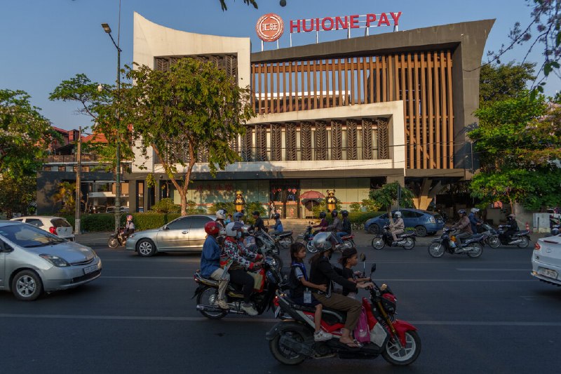 柬埔寨洗钱、电诈集团关键人物李雄被押解回中国