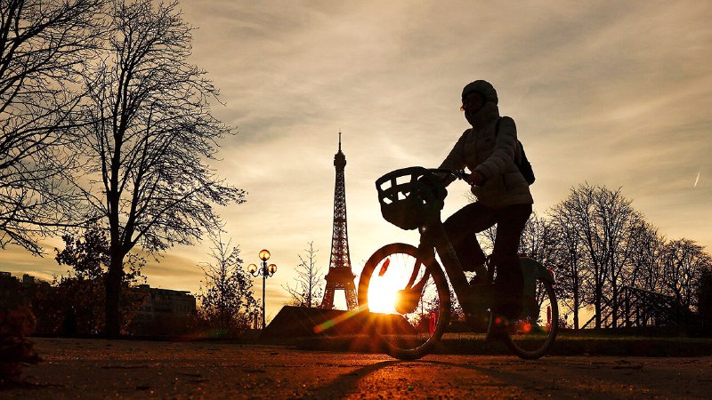 In Paris’s mayoral race, it’s drivers against cyclists