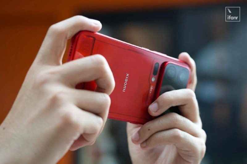 早报｜iOS27测试版新功能可阻止摇一摇广告/5999起，小米18 Pro发布/宾利发布首款纯电车Torcal，888马力