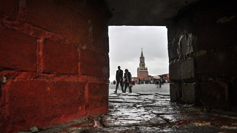 Why is Russia deliberately weakening its currency?